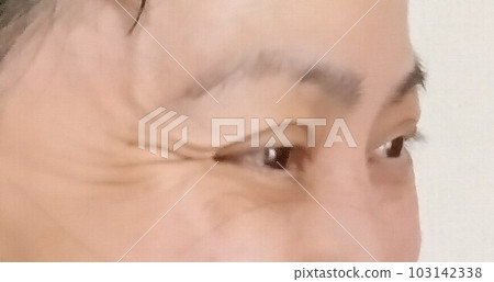 眼角有皺紋的阿姨 眼角有皺紋的阿姨 103142338