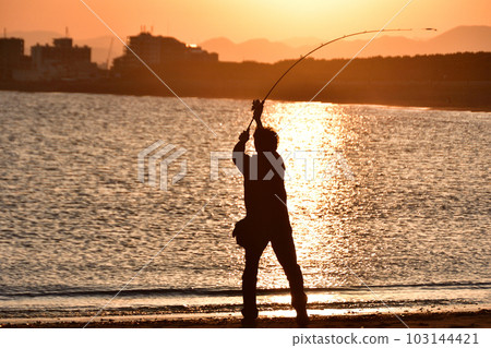 鑄造在黃昏(剪影) 鑄造在黃昏(剪影) 103144421