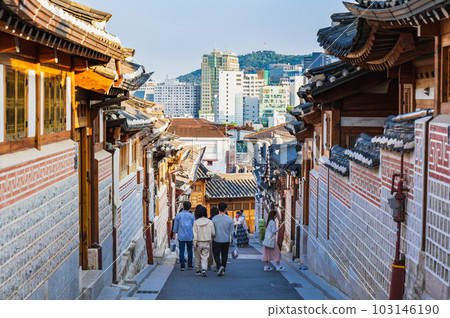 Seoul Bukchon Hanok Village evening view 103146190
