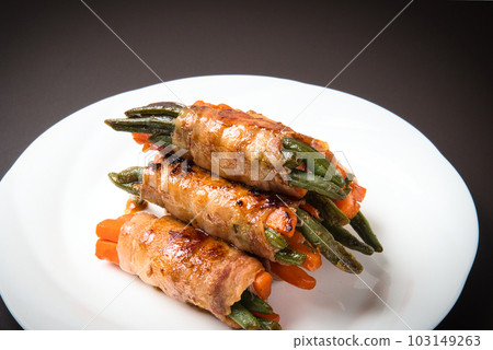 請享用最適合搭配米飯的照燒味肉捲。 103149263