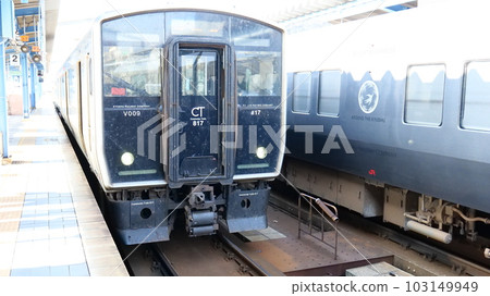 JR Kyushu 817 series local train JR Kyushu 817 series local train 103149949