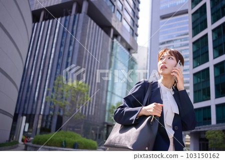 OL在智能手機上聊天 103150162