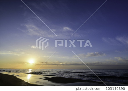 Sea of Japan sunset in spring Sea of Japan sunset in spring 103150890