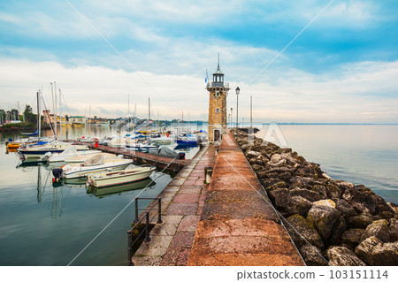 Port in Desenzano del Garda 103151114