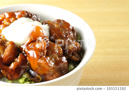 半熟蛋蓋飯 103151192
