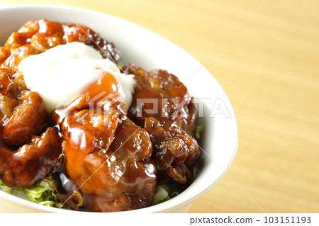 半熟蛋蓋飯 103151193