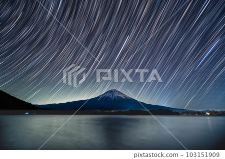 Mt.Fuji, Lake Tanuki, Starry Sky, New Year's Eve Mt.Fuji, Lake Tanuki, Starry Sky, New Year's Eve 103151909