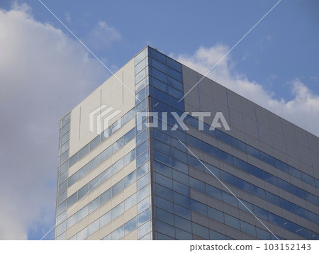 建築和天空。 建築和天空。 103152143