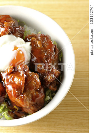A bird's-eye view of the deep-fried chicken bowl topped with hot egg A bird's-eye view of the deep-fried chicken bowl topped with hot egg 103152764