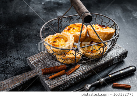 Traditional Lisbon Pasteis de nata in a basket. Black background. Top view 103152775