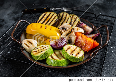 Grilled vegetables, bell pepper, zucchini, eggplant, onion and tomato. Black background. Top view 103152845