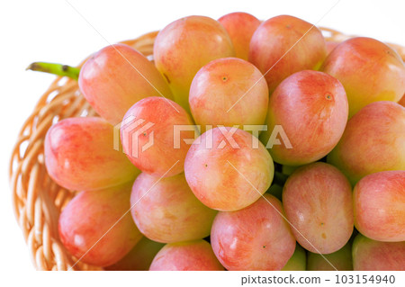 Grapes served in a basket Saneilche Grapes served in a basket Saneilche 103154940