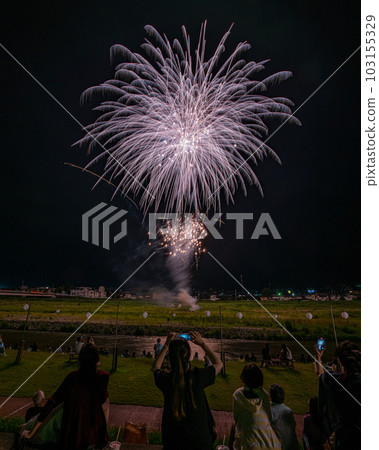 Isawa Onsen Cormorant Fireworks Festival 2022 Family watching fireworks after cormorant fishing 103155329