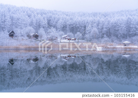 《Nagano Prefecture》Lake Nakamaki in the snowy landscape, rime forest and reflection of the lake 《Nagano Prefecture》Lake Nakamaki in the snowy landscape, rime forest and reflection of the lake 103155416