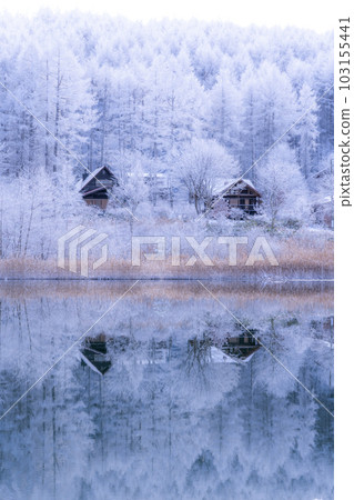 《Nagano Prefecture》Lake Nakamaki in the snowy landscape, rime forest and reflection of the lake 《Nagano Prefecture》Lake Nakamaki in the snowy landscape, rime forest and reflection of the lake 103155441