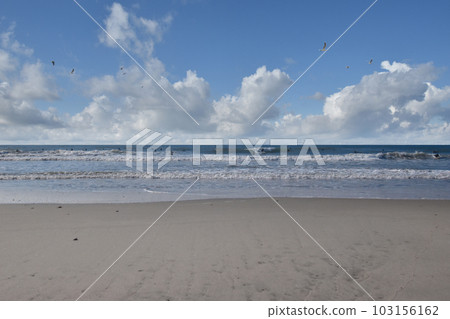 好浪一天來到衝浪者的天堂太平洋長灘 好浪一天來到衝浪者的天堂太平洋長灘 103156162