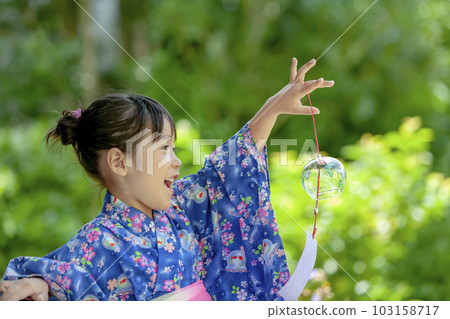 風鈴浴衣少女 103158717