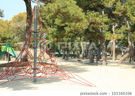 Japanese park: Ashiya Park with pine forest (Ashiya City, Hyogo Prefecture) 103160106