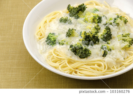 Broccoli cream pasta Broccoli cream pasta 103160276