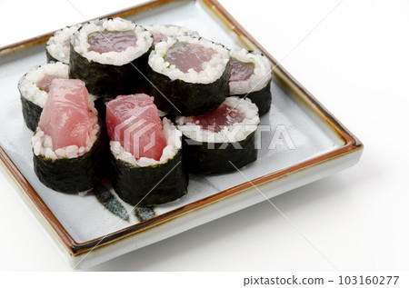 Tekka roll with perilla 103160277