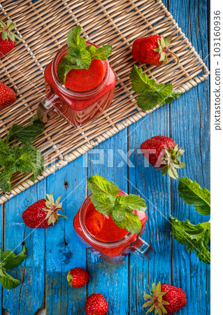Fresh strawberry smoothie 103160936