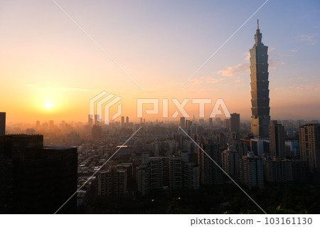 台灣台北市象山,從天文台看到黃昏的台北市 台灣台北市象山,從天文台看到黃昏的台北市 103161130