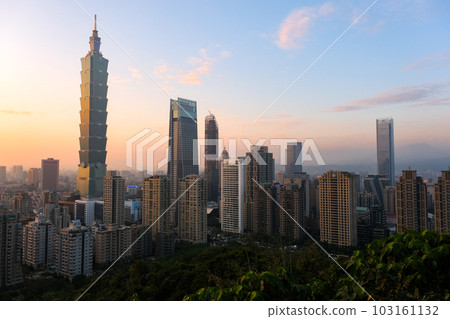 Elephant Mountain, Taipei City, Taiwan, Taipei city at dusk seen from the observatory Elephant Mountain, Taipei City, Taiwan, Taipei city at dusk seen from the observatory 103161132