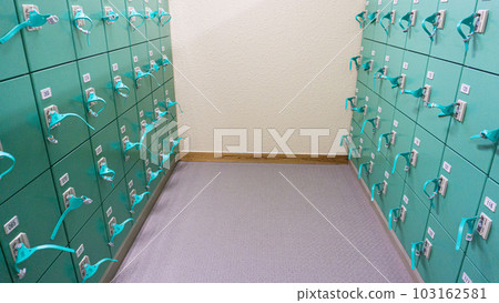 泳池更衣室的儲物櫃 泳池更衣室的儲物櫃 103162581