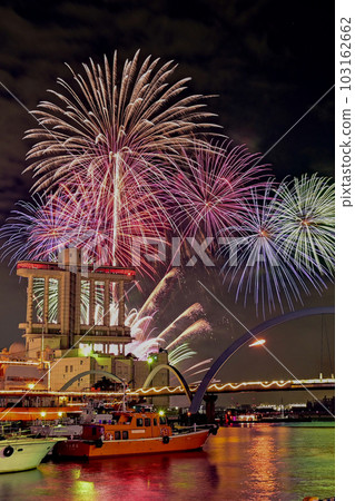 [Aichi] Famous port water art fireworks. I was fascinated by the dynamic and powerful fireworks. 103162662