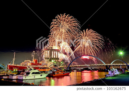 [Aichi] Famous port water art fireworks. I was fascinated by the dynamic and powerful fireworks. 103162675