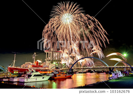 [Aichi] Famous port water art fireworks. I was fascinated by the dynamic and powerful fireworks. 103162676