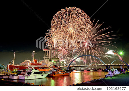 [Aichi] Famous port water art fireworks. I was fascinated by the dynamic and powerful fireworks. 103162677