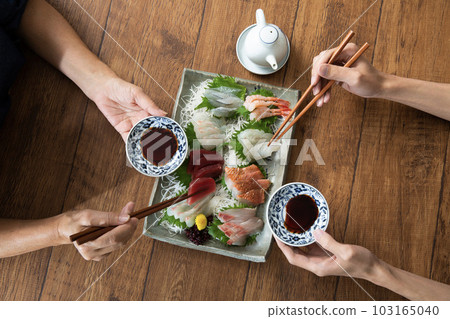 eat sashimi, japanese food, dining table, meal eat sashimi, japanese food, dining table, meal 103165040