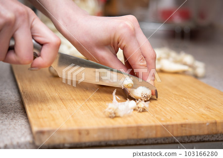 女人的手切青蔥 103166280