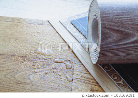 Waterproofness of linoleum. Waterproof linoleum in the kitchen. Sample roll. Waterproofness of linoleum. Waterproof linoleum in the kitchen. Sample roll. 103169191