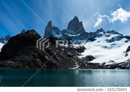 Mount Fitz Roy and Lake Laguna de los Tres. Patagonia, Argentina. 103170043
