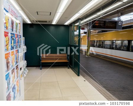 [Ujiyamada Station] Limited express train waiting for departure at the station 103170598