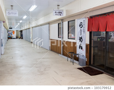 [Ujiyamada Ekimae Yokocho] Shopping Street Under the Overpass 103170912