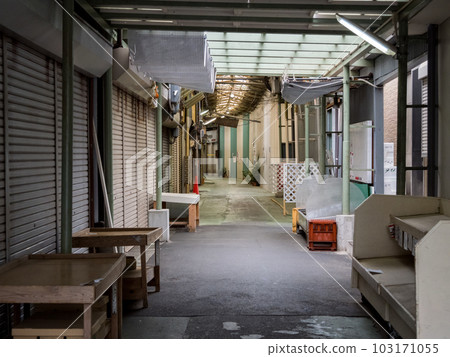 [Meirin Shopping Street] Showa retro shopping street next to the station 103171055