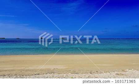 Sunny Izena Beach on Izena Island, Okinawa Prefecture Sunny Izena Beach on Izena Island, Okinawa Prefecture 103171365