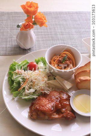 一盤照燒雞肉 一盤照燒雞肉 103173613