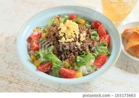 Taco rice  103173663