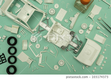 Make a plastic model 103174373