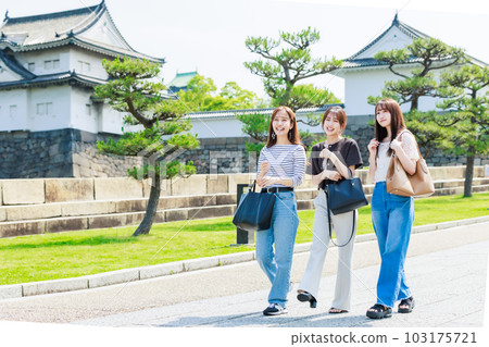 Girls trip Osaka castle sightseeing Girls trip Osaka castle sightseeing 103175721