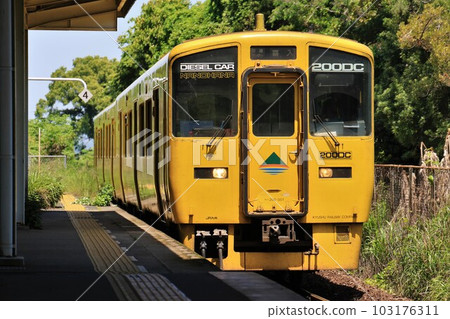 [JR Kyushu] Type Kiha 200 (Ibusuki Makurazaki Line: Hirakawa Station) 103176311