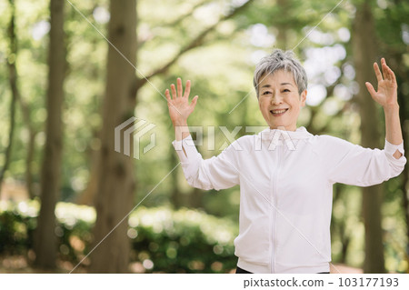 高級婦女行使 高級婦女行使 103177193