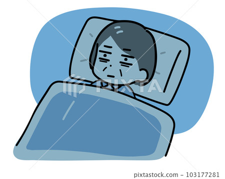 穿著睡衣在床上睡不著的老年婦女(上半身) 穿著睡衣在床上睡不著的老年婦女(上半身) 103177281