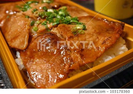 fatty pork bowl 103178360