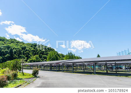 利用空地的光伏發電系統 利用空地的光伏發電系統 103178924