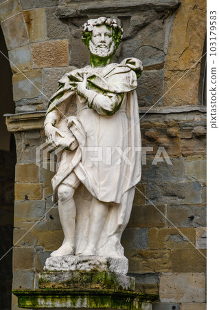 Statue of TorquatoTasso in Piazza Vecchia Bergamo 103179583